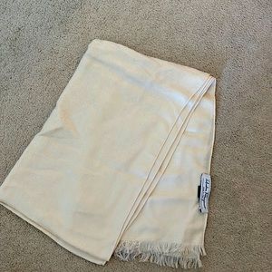 Salvatore ferragamo silk and wools beige scarf